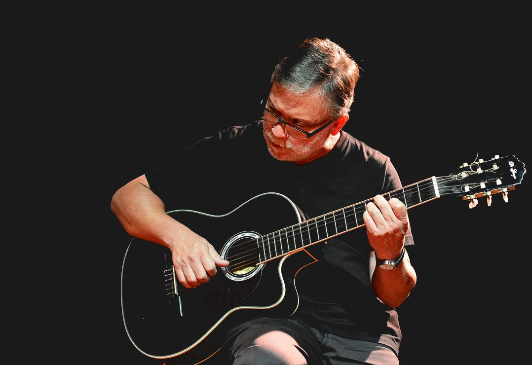 Website do cantor e compositor Tuninho LEdo